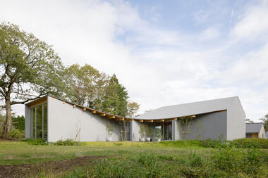 Recepción del hotel en la cima / Takashige Yamashita Office