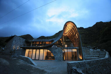 牛背山志愿者之家 / dEEP Architects