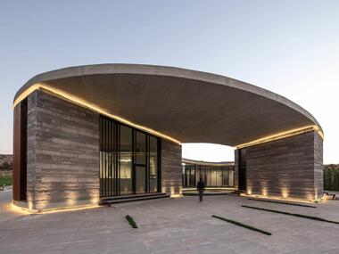 The Farm of 38° 30° / Slash Architects + Arkizon Architects