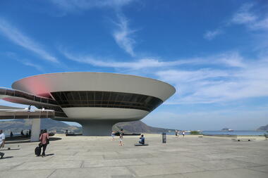 AD Classics: Niterói Contemporary Art Museum / Oscar Niemeyer
