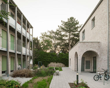 Gallery of Living at Verna-Park Building / Baur & Latsch Architekten  - 6