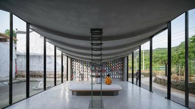 Galería de Librería Bridge Gallery / Atelier Lai  - 4
