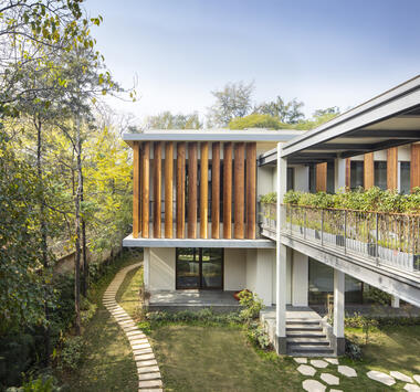 Gallery of Earth and Glass House / Studio Lotus  - 14
