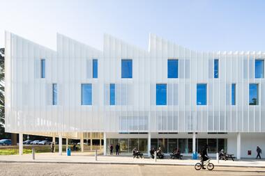 诺维奇城市学院数字技术工厂 / Coffey Architects