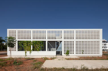Una casa con cuatro jardines / draftworks architects