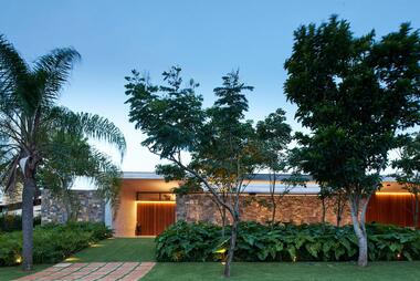 Galeria de Residência DC / F:Poles Arquitetura  - 1