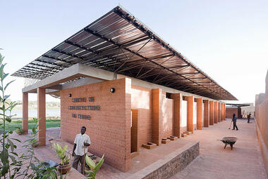 TED Talk: Cómo construir con arcilla... y comunidad / Francis Kéré