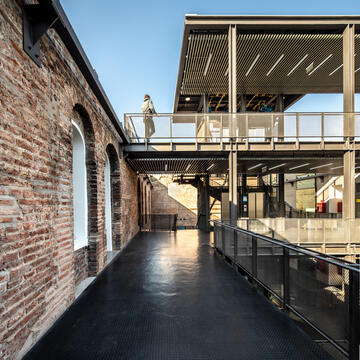 内部‘新建筑’，共和大街建筑遗产更新 / MSRAA - Martin Schmidt RadicArquitectos Asociados