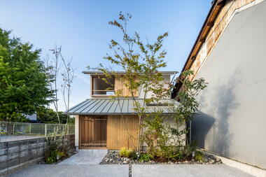 Casa Sakae / Hearth Architects
