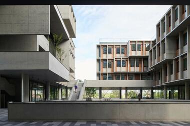 Luxelakes Floating Headquarters / Vector Architects