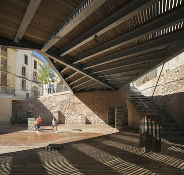 Plaza de la Sinagoga en el centro histórico de Onda / Grupo Aranea + El fabricante de espheras  + Cel-Ras Arquitectura