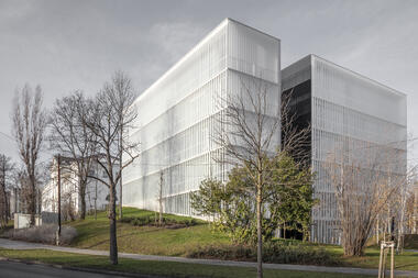 Campus y Parque del Conocimiento de Innovación Creativa / 3h architecture