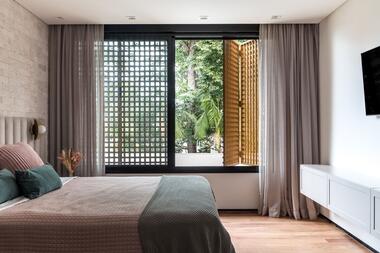 Gallery of Bed Beyond the Basics: Ideas to Improve Your Bedroom  - 18