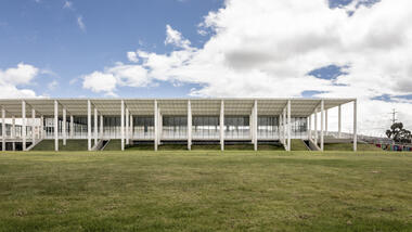 Centro deportivo, recreativo y cultural del Parque Metropolitano El Tunal / FP Arquitectura