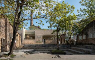 Yanho Restaurant / Informal Design
