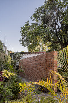 Baños Cuernavaca / Mario Herrera Holgado