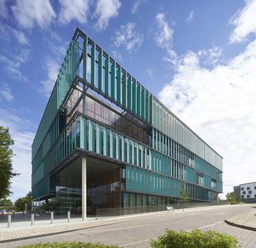科技大楼  / Sheppard Robson 