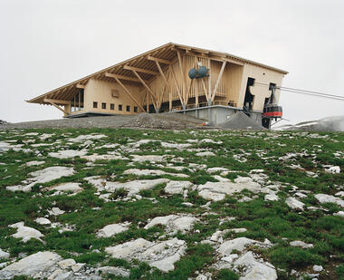图根堡山脉餐厅  / Herzog & de Meuron
