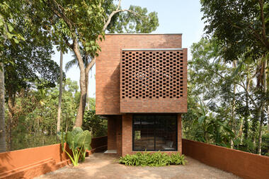 Narrow Brick House / Srijit Srinivas - ARCHITECTS