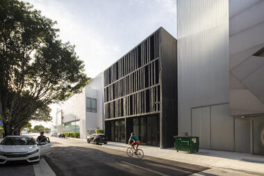 Forty Five NE 41 Street / RoyalByckovas