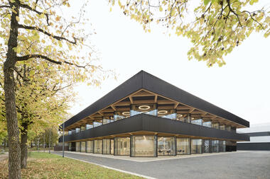 Canteen and Media Center of the Vocational School Center North / wulf architekten