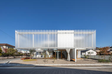 Galería de ¿Por qué usar policarbonato translúcido en fachadas de edificios?  - 7