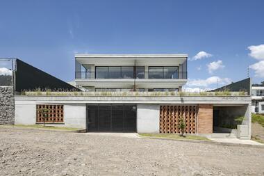Edificio nendo / R3C Diseño y Construcción