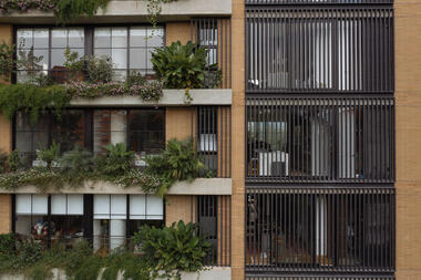 Edifício Verde Avignon / ALH Taller