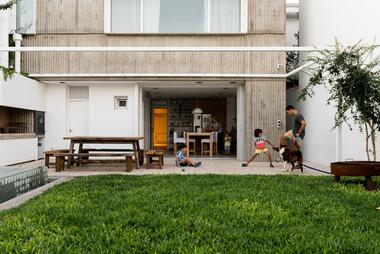 Articulated Boxes House Refurbishment / Paralelo Colectivo