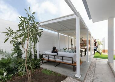 Pabellón Outside Inside  / Tohmestudio