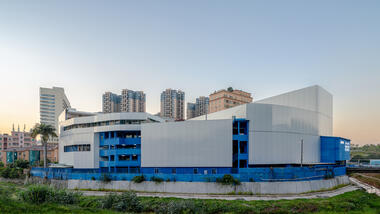 深圳蓝白艺术院校 / 万社设计