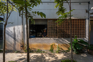 Gallery of Gimme Shelter Café and Workshop / Housescape Design Lab  - 1