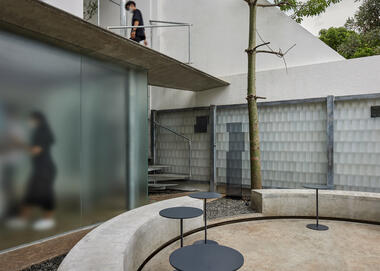 Sawo Rontgent Coffee Shop / Dhanie & Sal