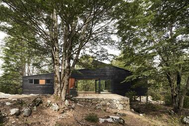 Casa Lecho Viejo / Hebra Arquitectos