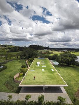 Galeria de Casas brasileiras: 11 residências com paredes curvas  - 8