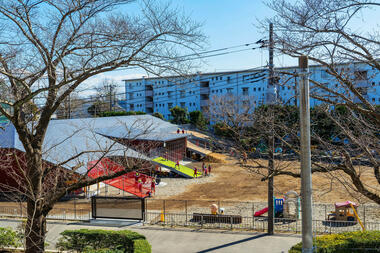 A Hill Kindergarten in Japan / STUDIO YY