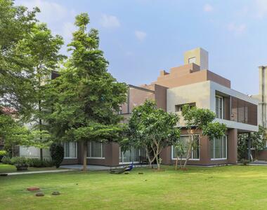 Twin Home / The Grid Architects