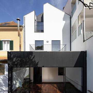 Casa MRMT / Pedro Mosca & Pedro Gonçalves Arquitectos