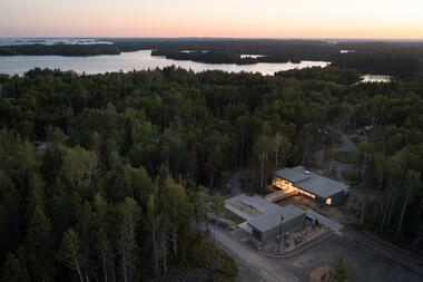 Camp-de-Touage Service Center  / Blouin Tardif Architectes + Éric Painchaud architecte