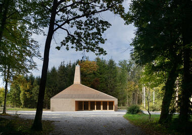JOHANN Hotel & Guesthouse  / Ludescher + Lutz Architekten