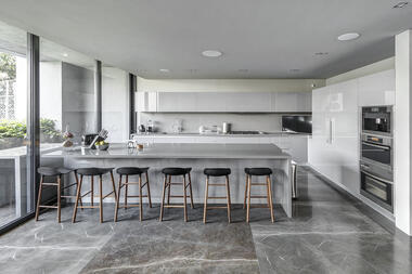 Galería de Diseño de interiores: 34 cocinas en México que exploran las distintas distribuciones espaciales  - 18