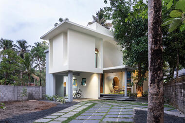 Banyan Tree House / Tales of Design studio
