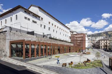Praça Huerto San Agustín / Jaramillo Van Sluys Arquitectura + Urbanismo