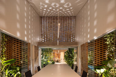 Galería de Cobertizo tropical / Laurent Troost Architectures  - 4