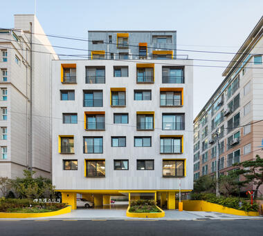 Yellow Foot Residential Building / OA-Lab