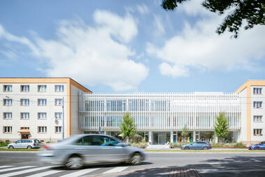 Edifício Multiuso Petřiny82 / Lucie Němcová