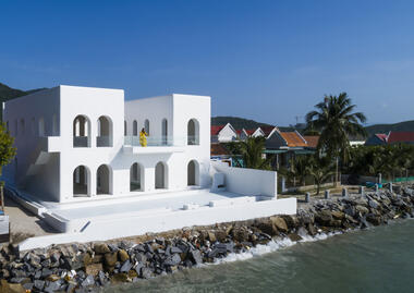 SANTO by the Sea House / Pham Huu Son Architects