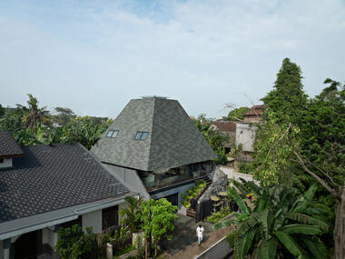 The Rice Barn House / K-Thengono Design Studio