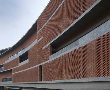 Gallery of Longyan Workers’ Cultural Palace / Tianjin HHDesign  - 15
