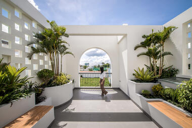 Galeria de Residência Urbana Tropical / Dat Thu Design and Construction  - 2